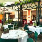 En plein cœur du 8ème arrondissement de Marseille, le restaurant La Villa est le lieu de rendez-vous des connaisseurs de bons produits et de bons moments. La Villa